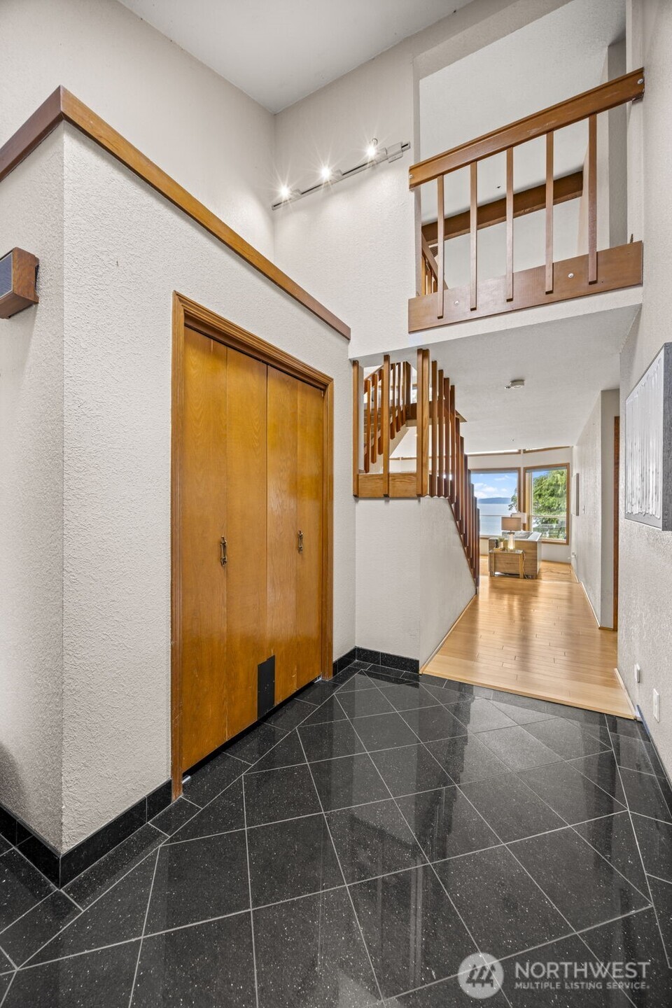 12205 Shorewood Drive Property Photo 5