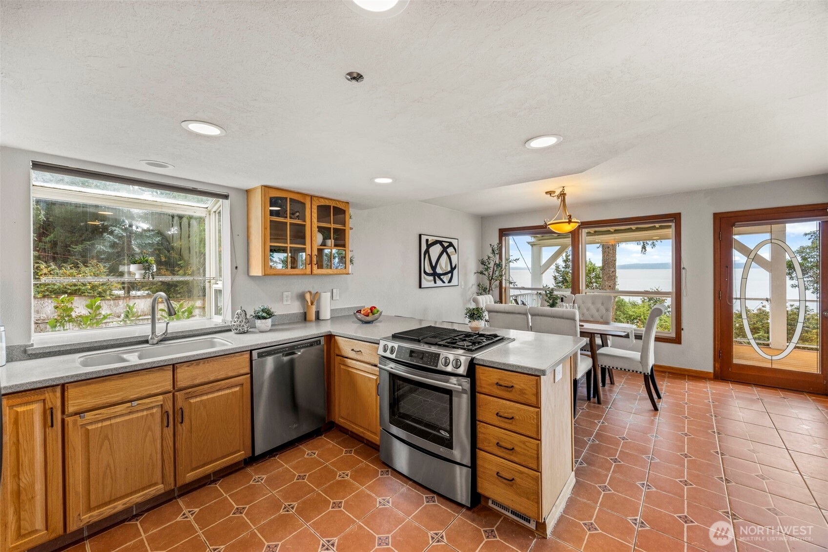 12205 Shorewood Drive Property Photo 10