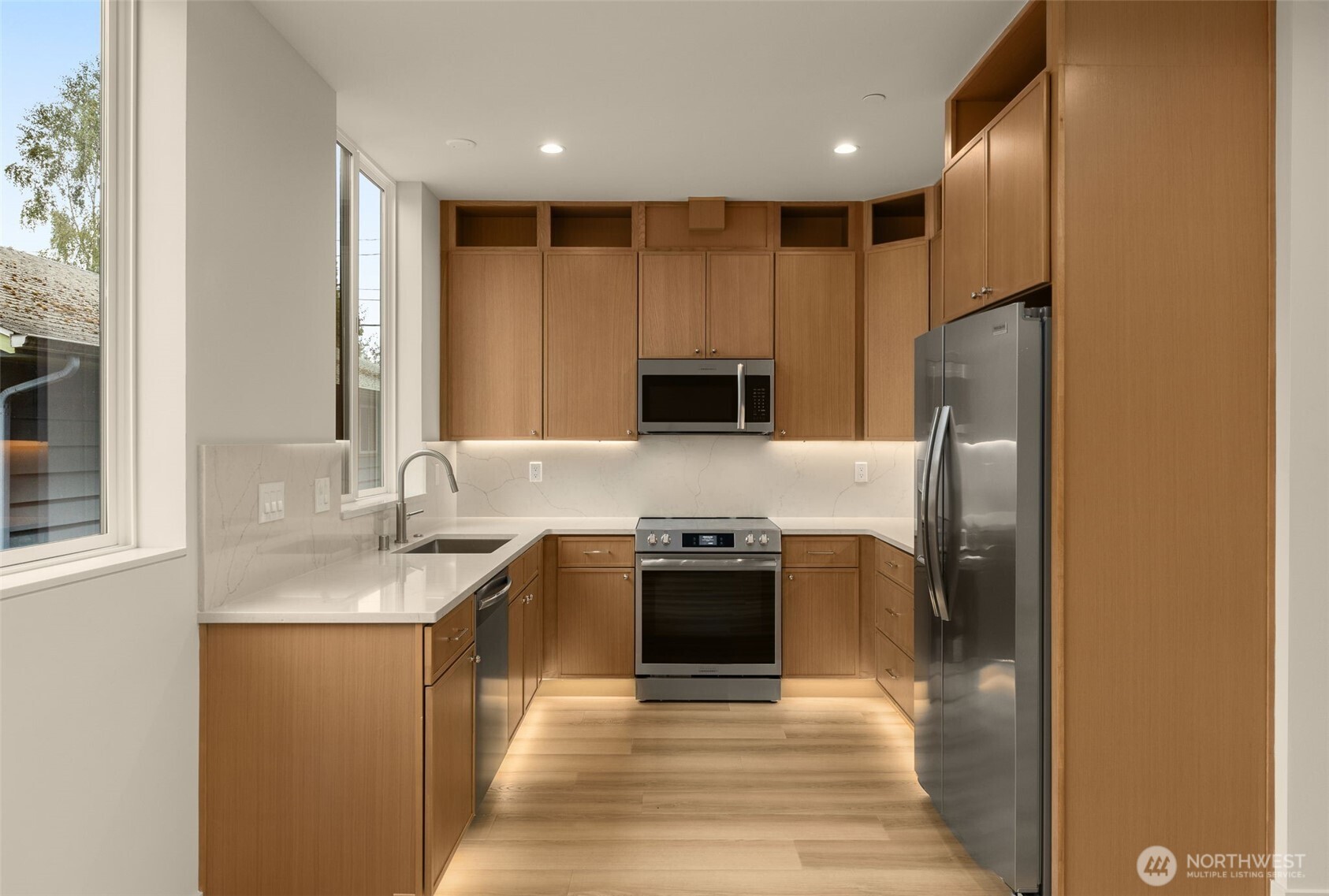 10331 B Ashworth Avenue Property Photo 1