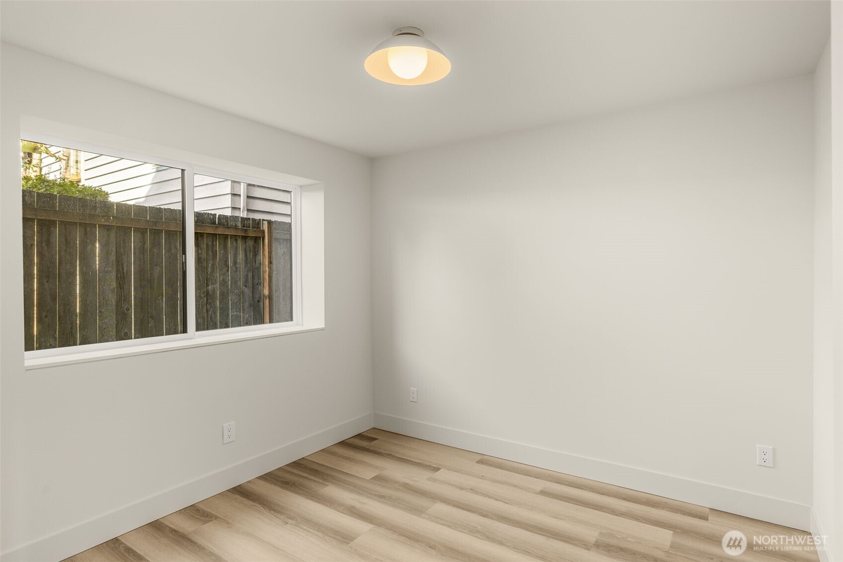 10331 B Ashworth Avenue Property Photo 12
