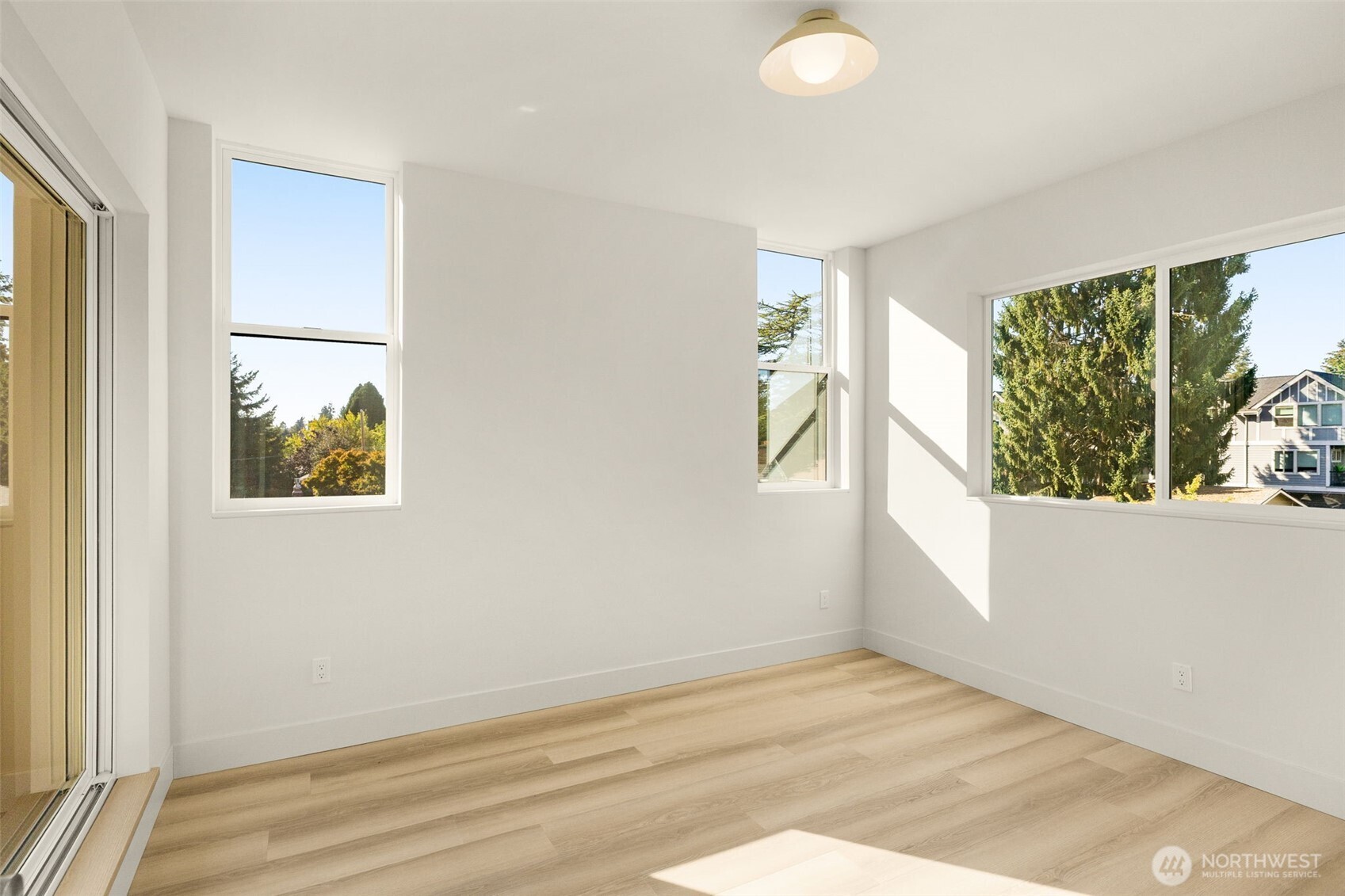 10331 B Ashworth Avenue Property Photo 14