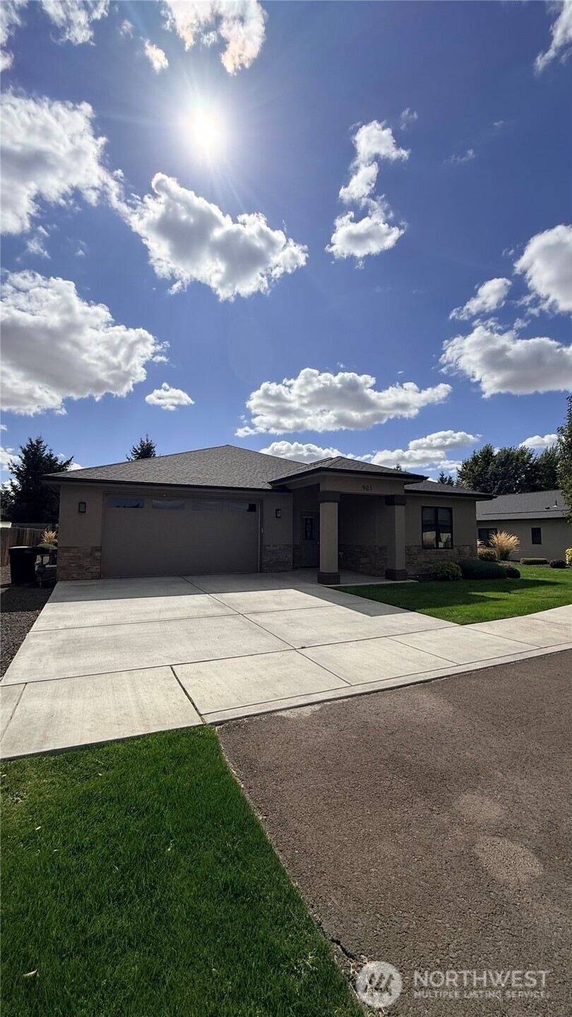 901 Janimari Court Property Photo 2