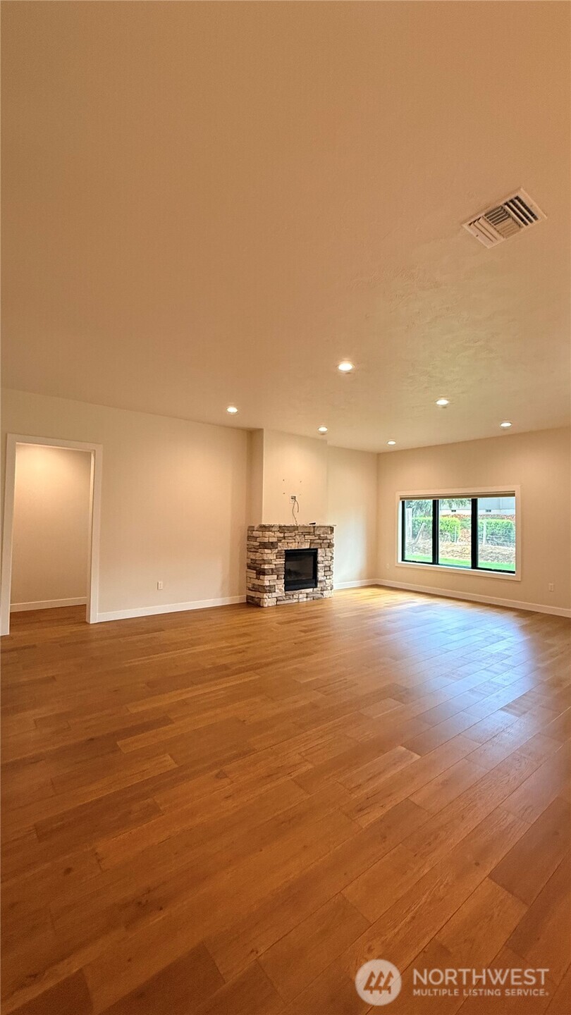 901 Janimari Court Property Photo 4