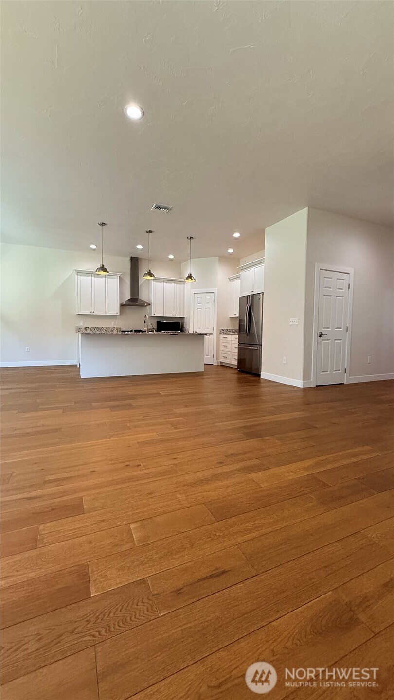 901 Janimari Court Property Photo 6