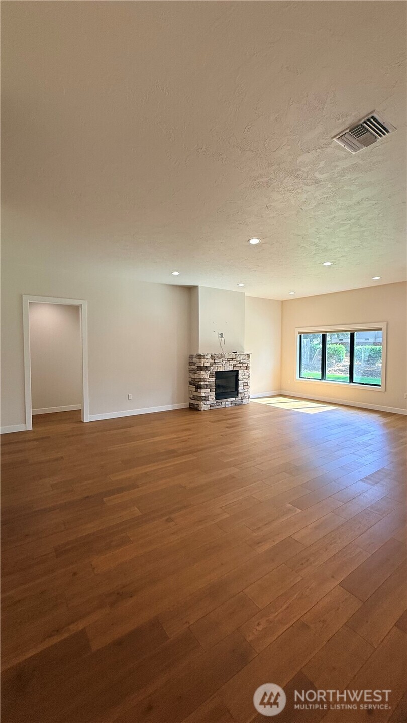 901 Janimari Court Property Photo 8