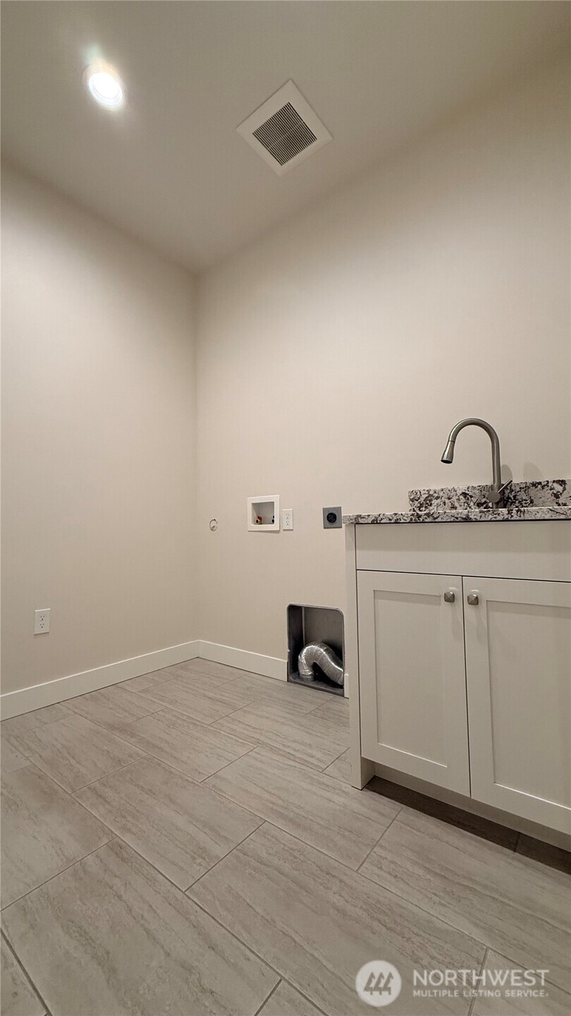901 Janimari Court Property Photo 15