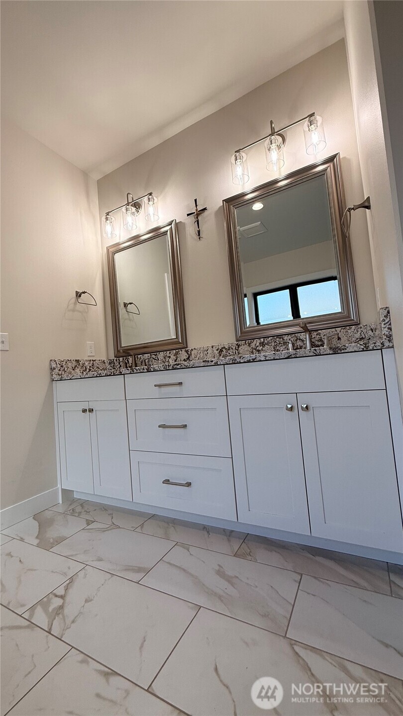 901 Janimari Court Property Photo 20