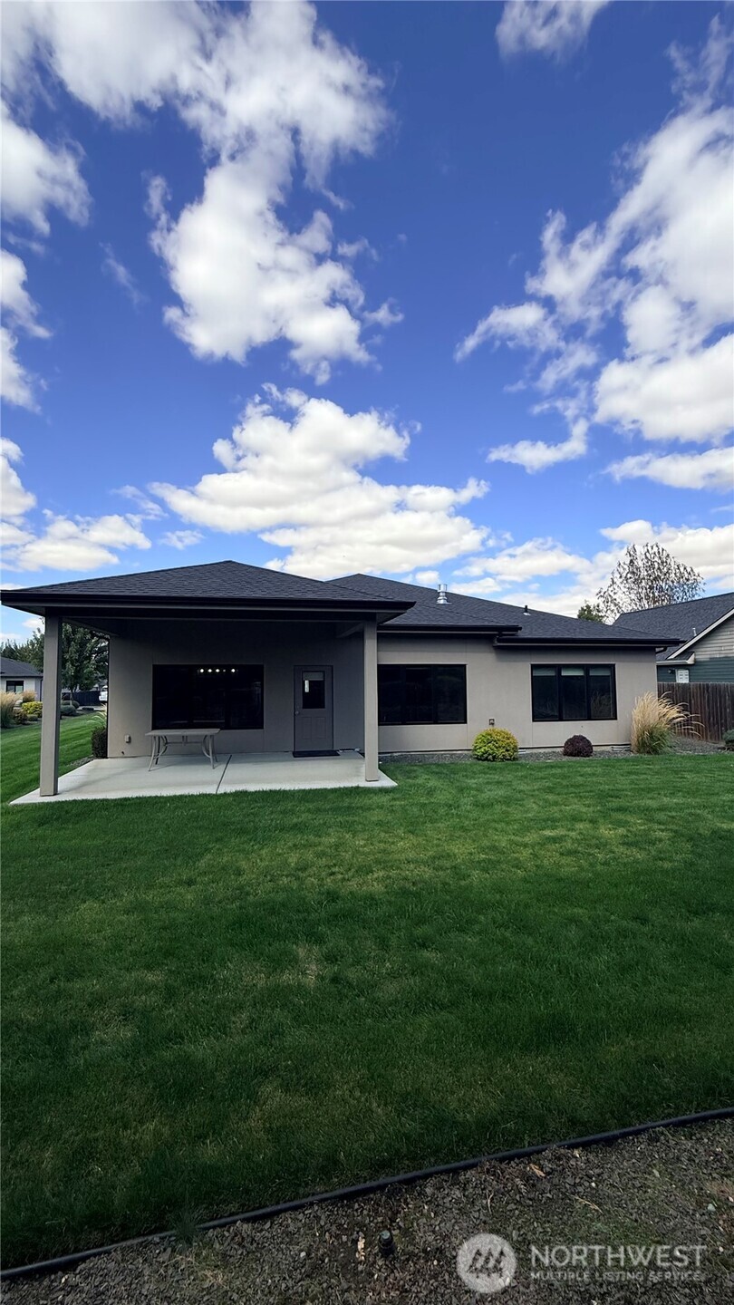 901 Janimari Court Property Photo 24