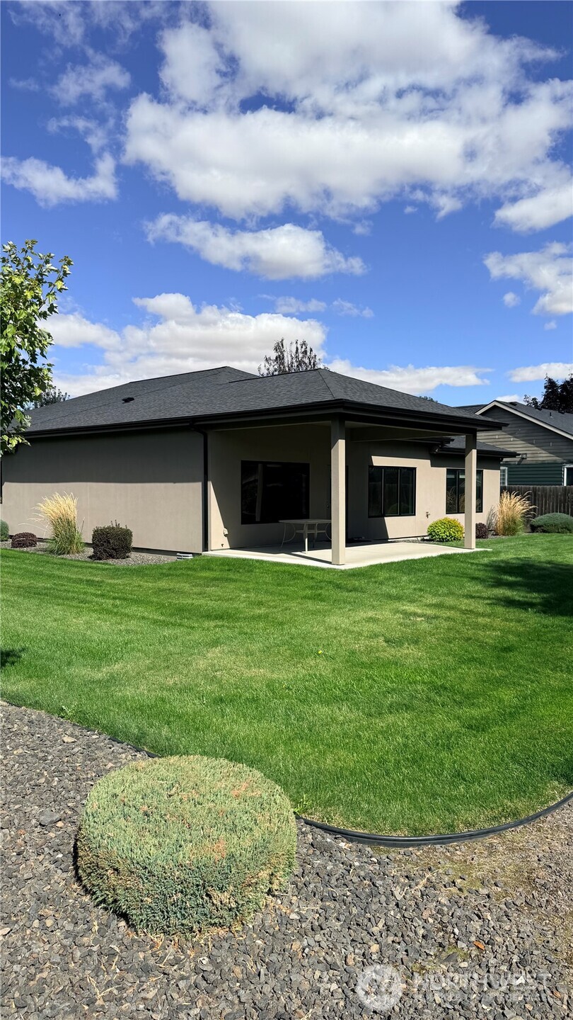 901 Janimari Court Property Photo 25