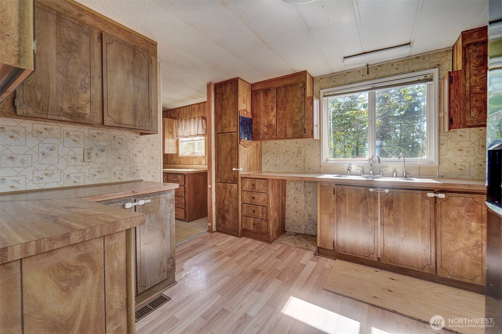 2321 Ne Sylvan Way Property Photo 8