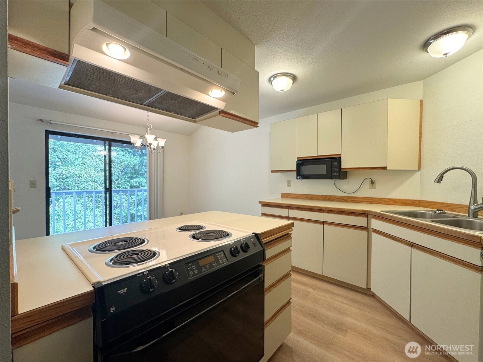 1319 -1325 Contra Costa Avenue Property Photo 6