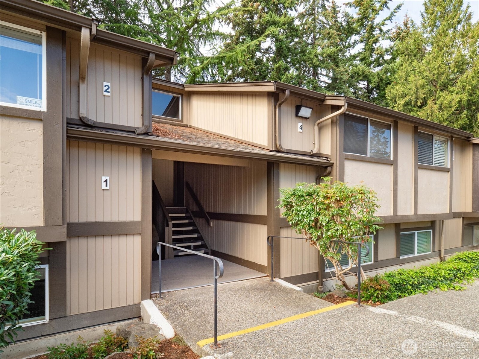 4727 176th Street J3 Property Photo 2