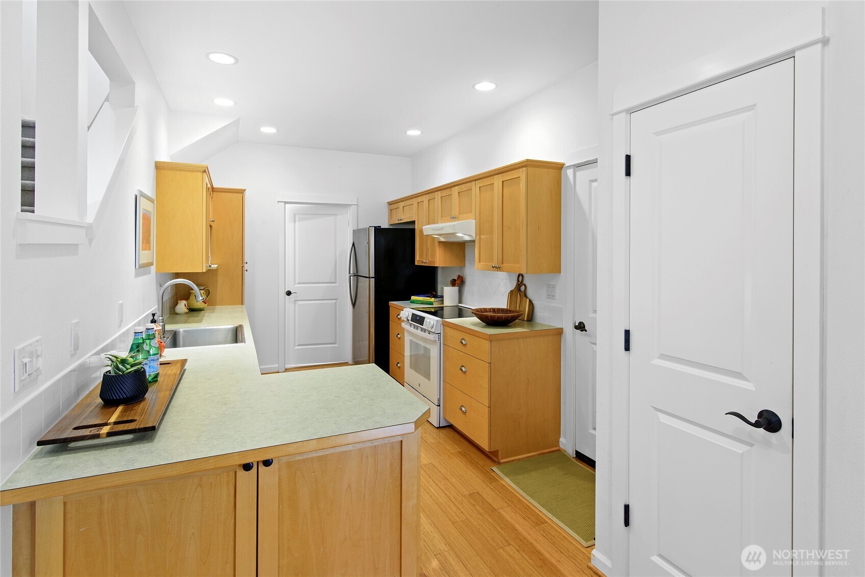 1870 Sakai Village Loop 28 Property Photo 3