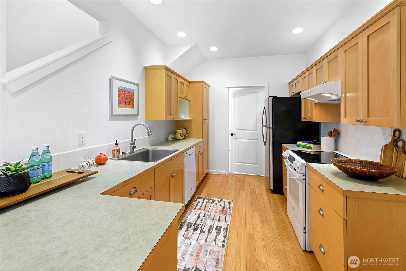 1870 Sakai Village Loop 28 Property Photo 4