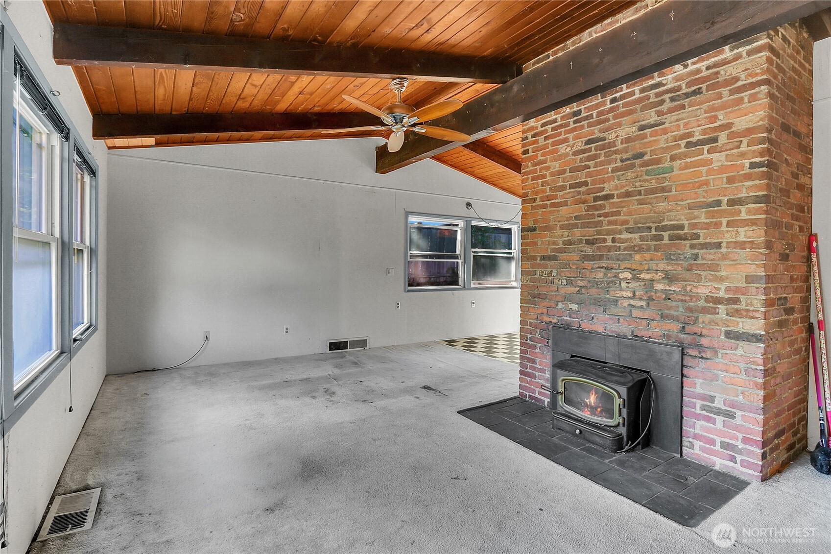 1242 Ne 169th Street Property Photo 4