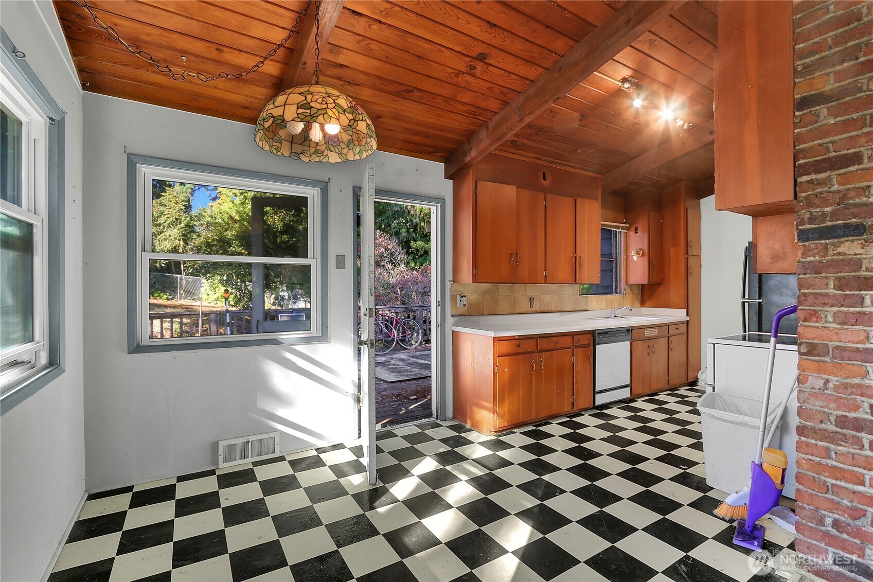 1242 Ne 169th Street Property Photo 6
