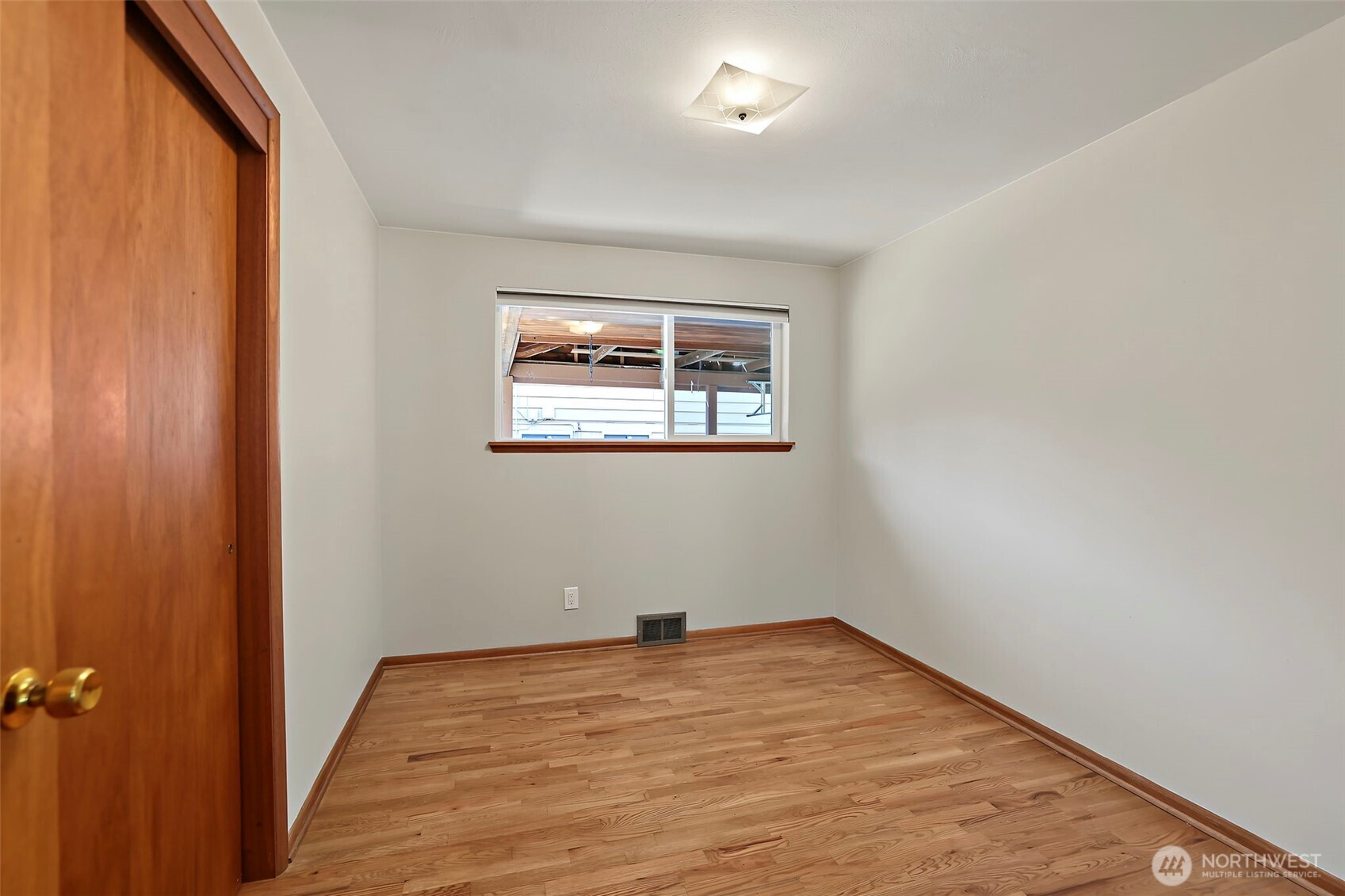 5925 48th Avenue Property Photo 14