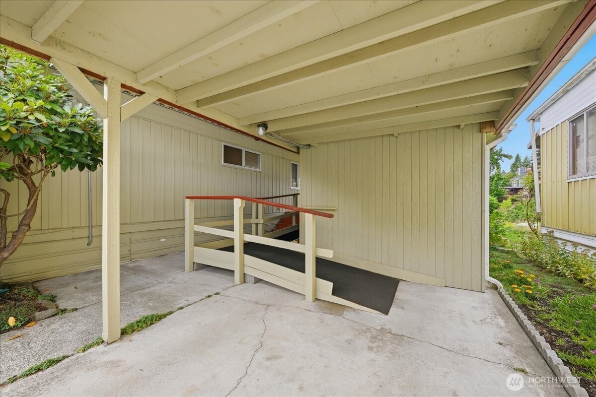 11330 E Riverside Drive 40 Property Photo 4