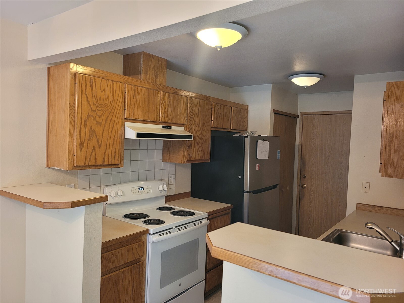 5004 168 Street A Property Photo 6