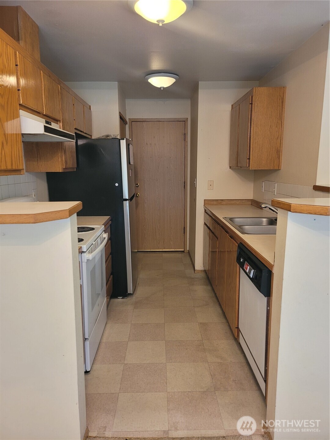 5004 168 Street A Property Photo 8