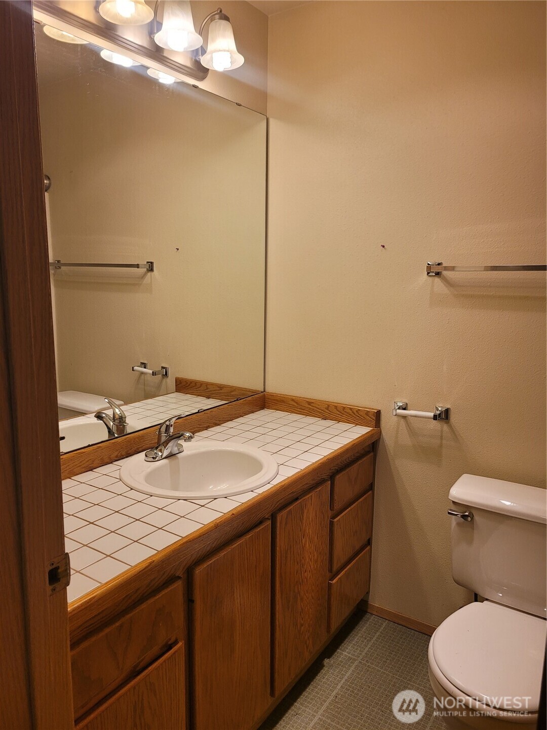 5004 168 Street A Property Photo 11