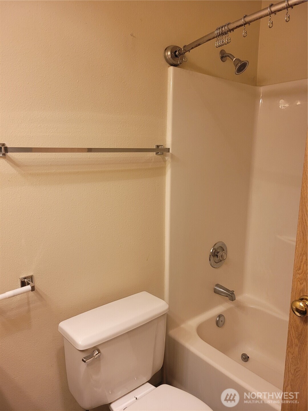 5004 168 Street A Property Photo 12