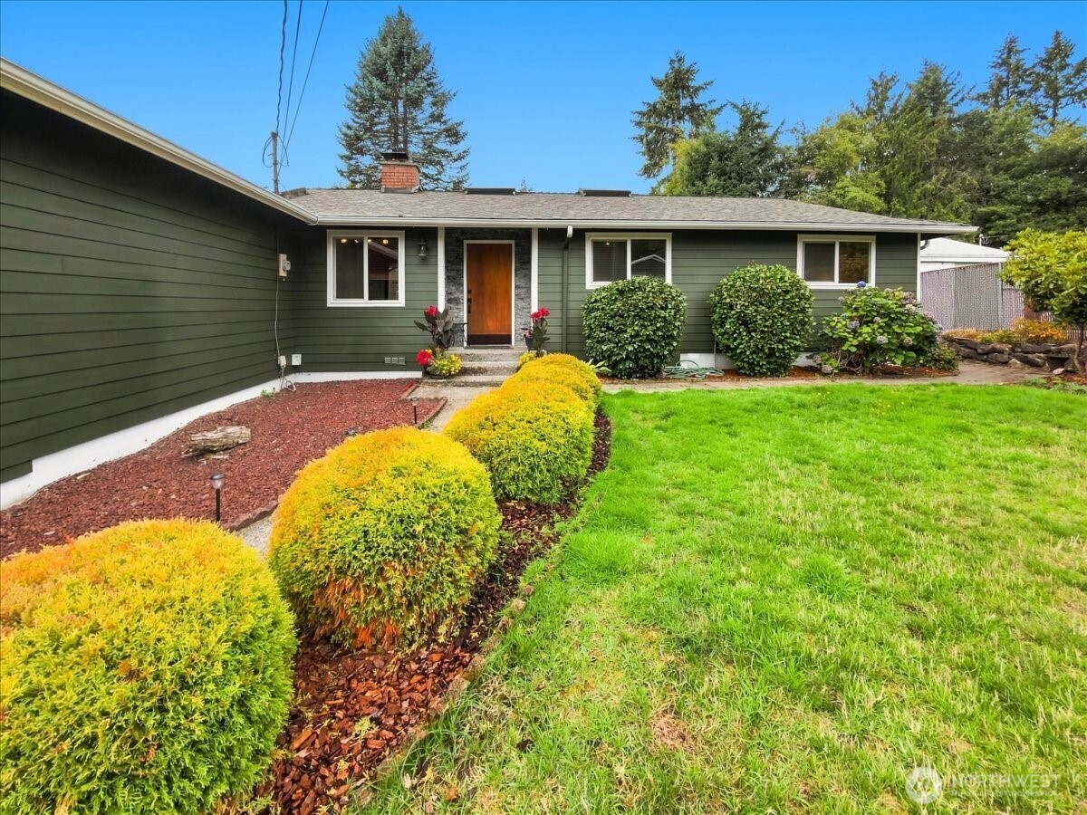 19607 136th Place Property Photo 3