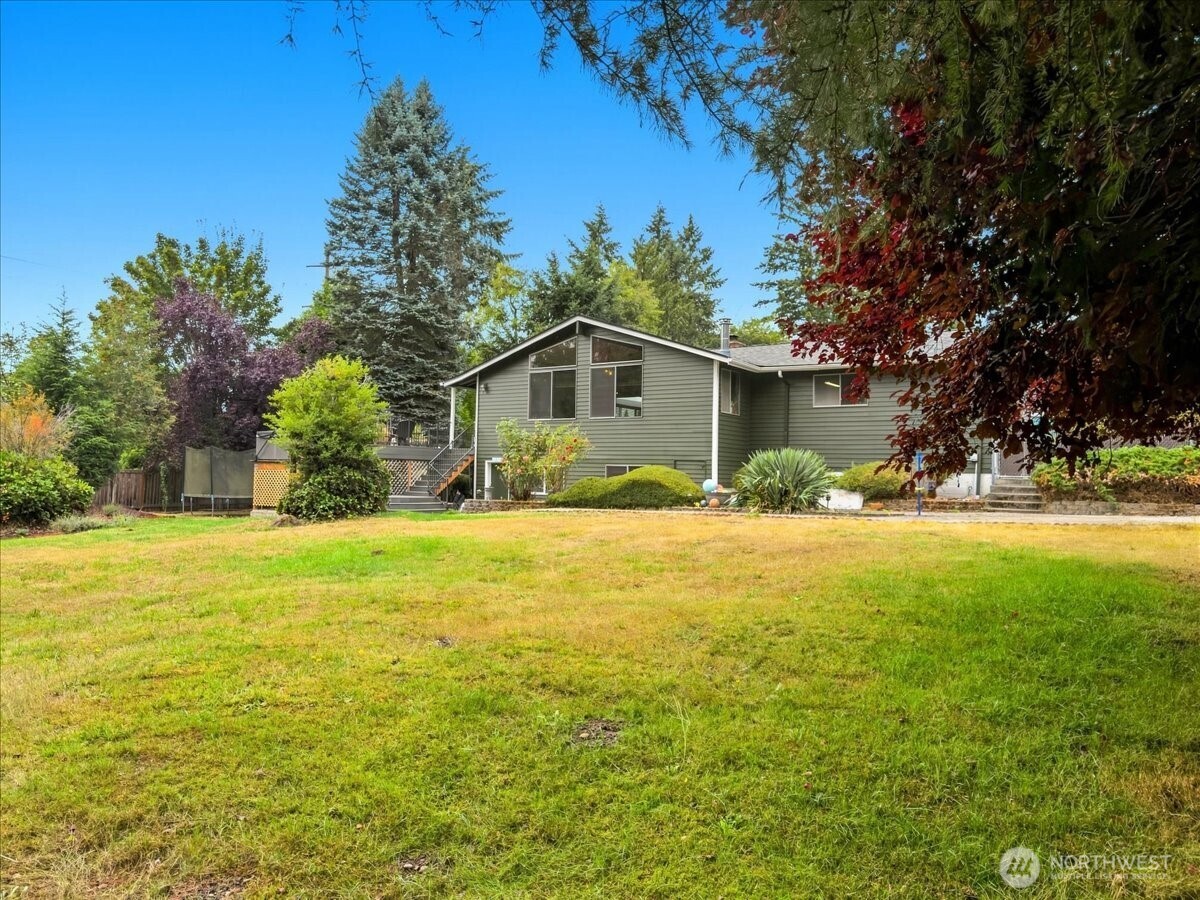 19607 136th Place Property Photo 4
