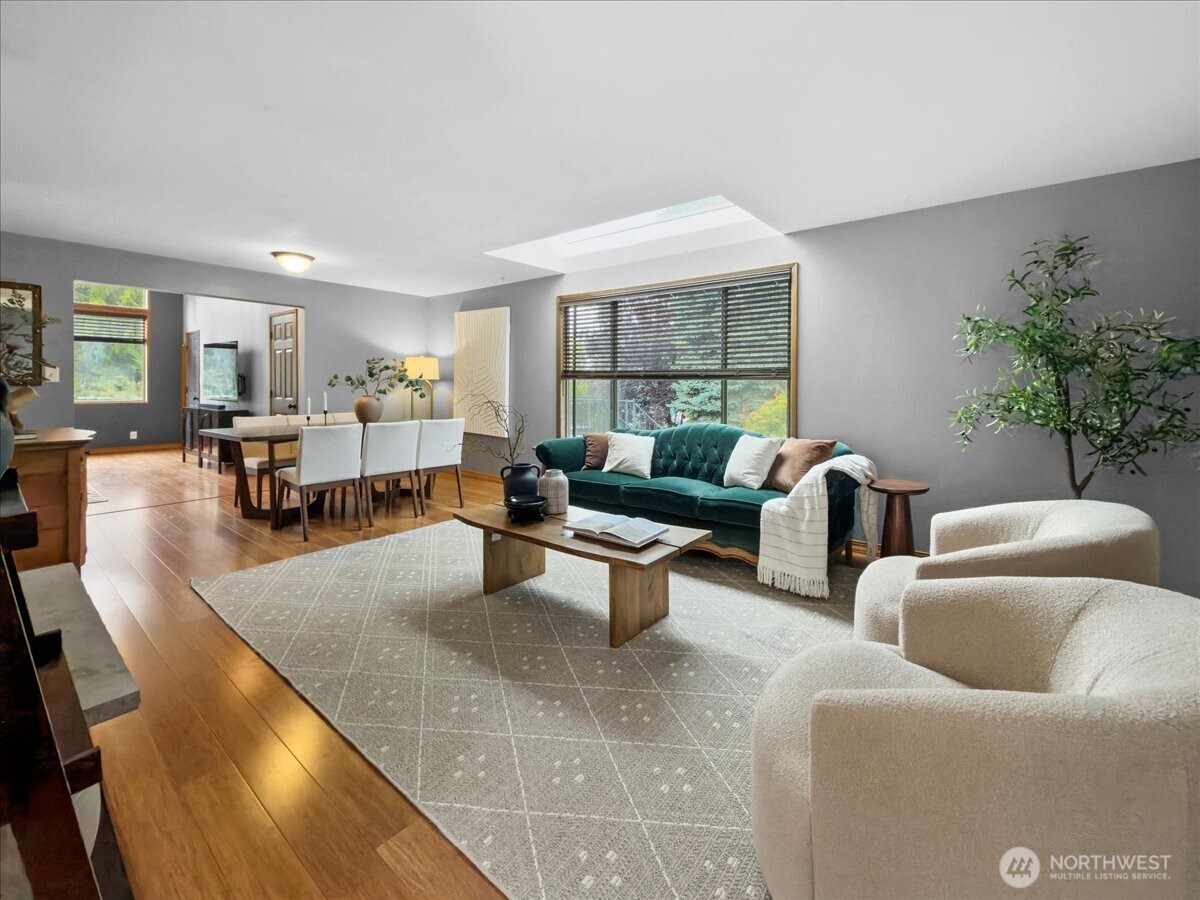 19607 136th Place Property Photo 5