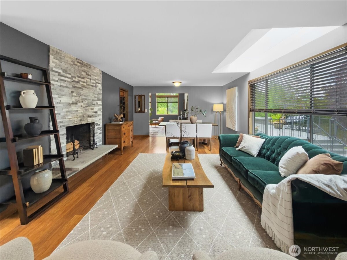 19607 136th Place Property Photo 6