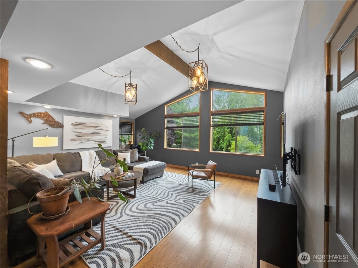 19607 136th Place Property Photo 9