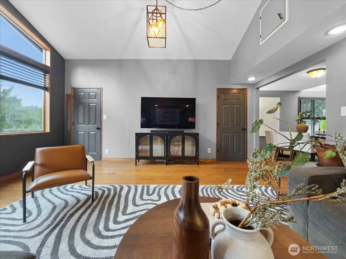 19607 136th Place Property Photo 11