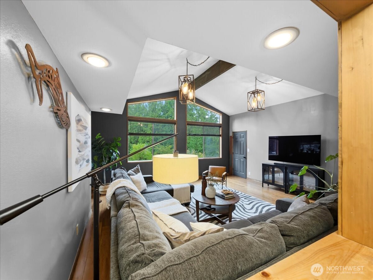 19607 136th Place Property Photo 12