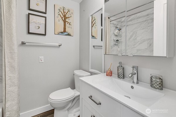 8022 S 112 Street Property Photo 9
