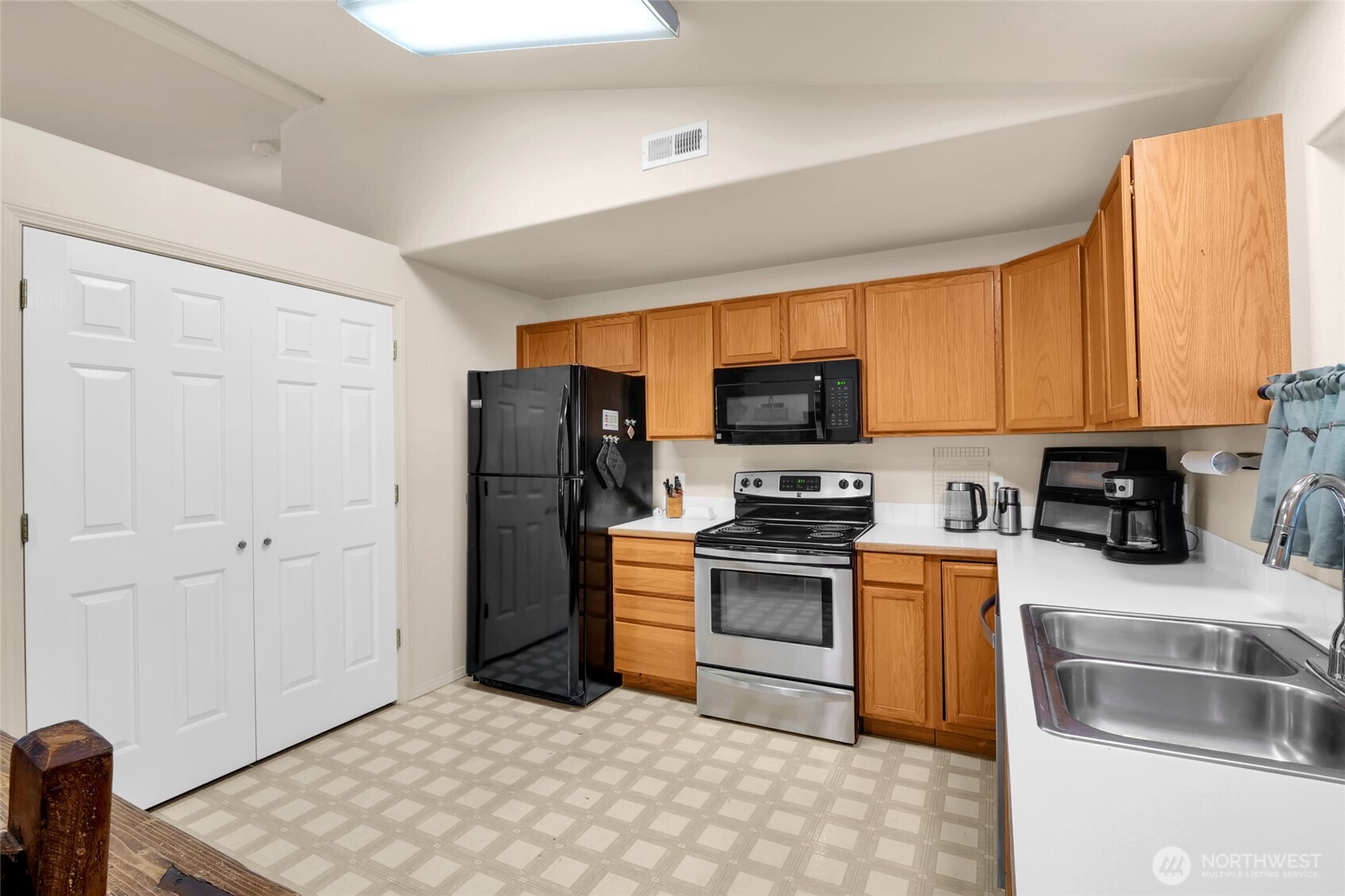 1720 Pirate Lane Property Photo 14