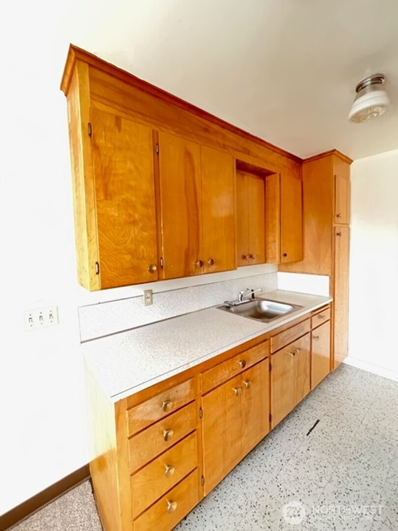 5127 Colby Avenue 3 Property Photo 4
