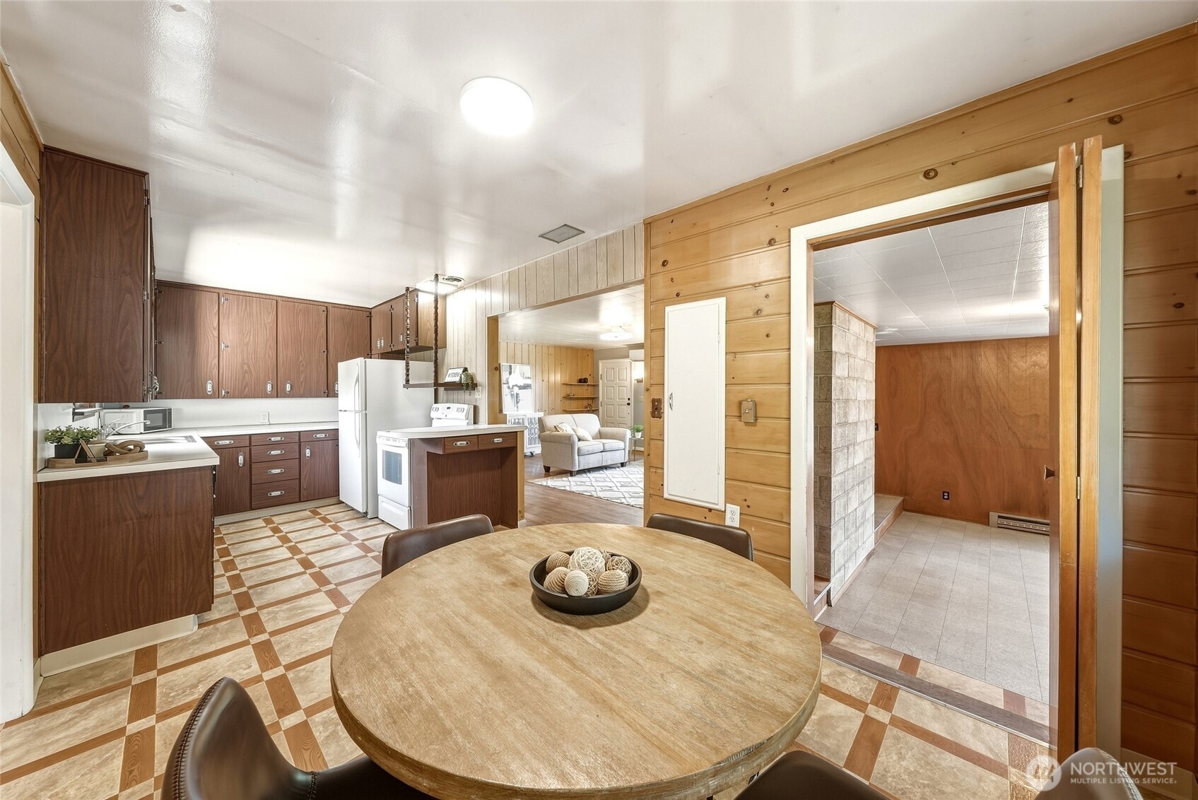415 S 4th Avenue Property Photo 10