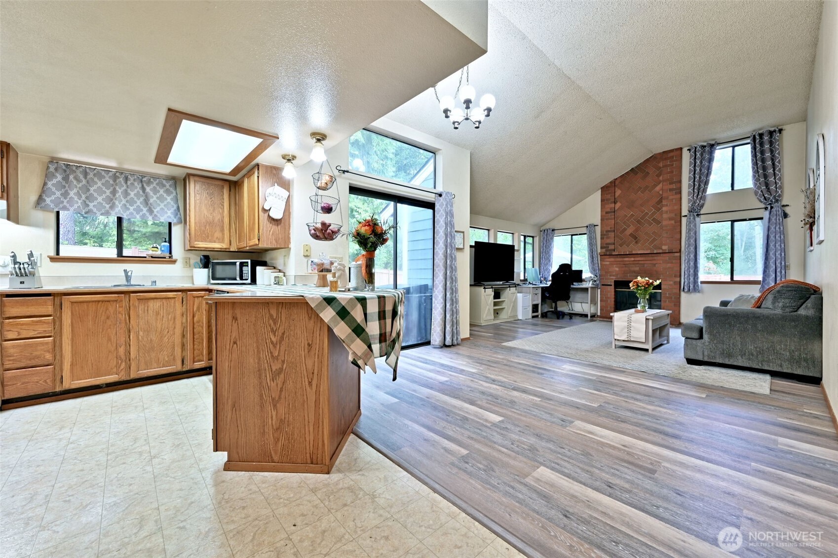 7601 Colony Court Property Photo 3