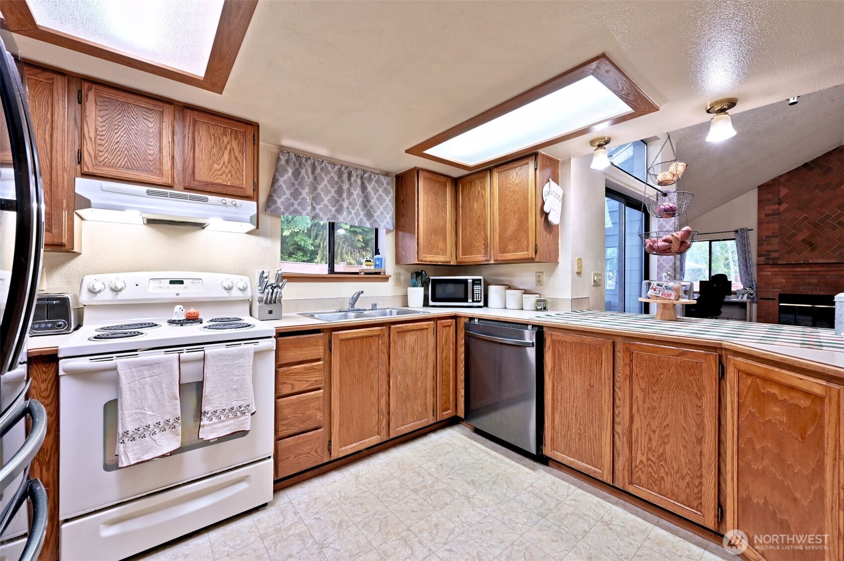 7601 Colony Court Property Photo 4