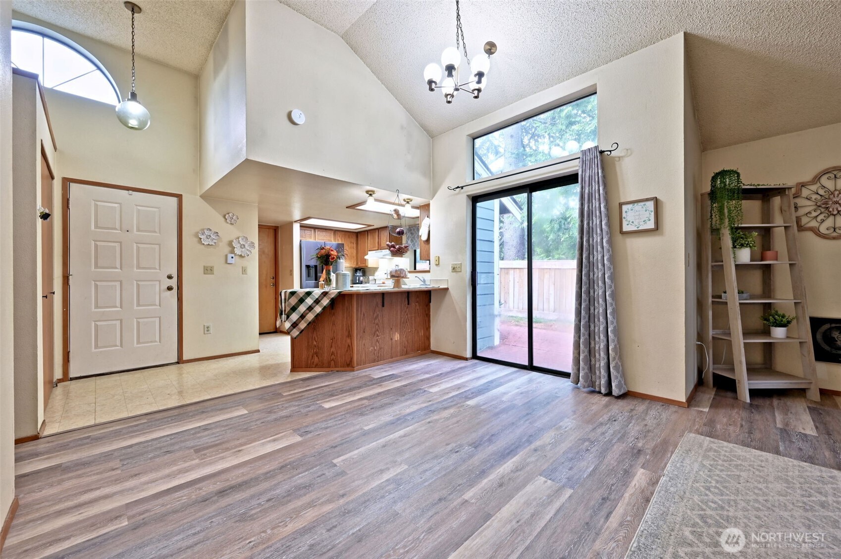 7601 Colony Court Property Photo 5