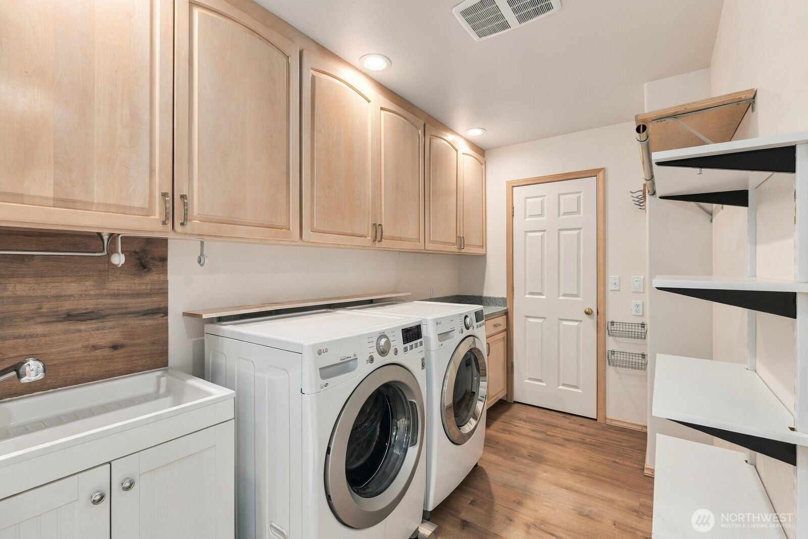 10120 52nd Street Property Photo 15
