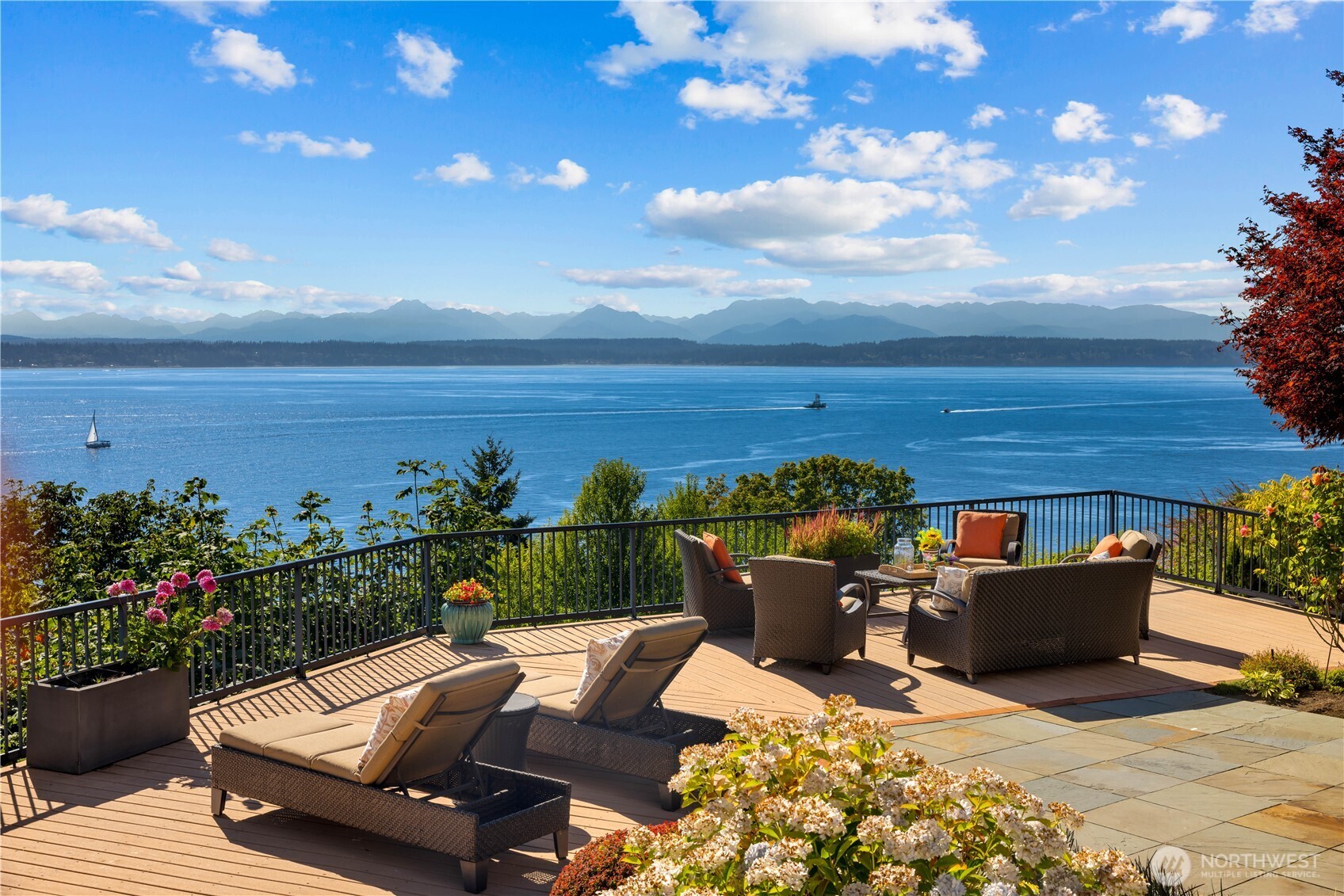 2555 Magnolia Boulevard Property Photo 1