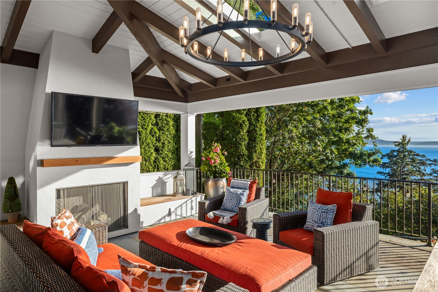 2555 Magnolia Boulevard Property Photo 10