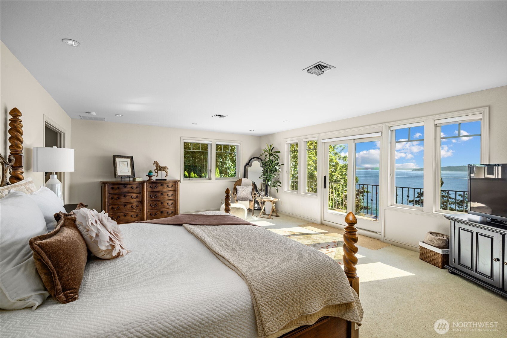 2555 Magnolia Boulevard Property Photo 16