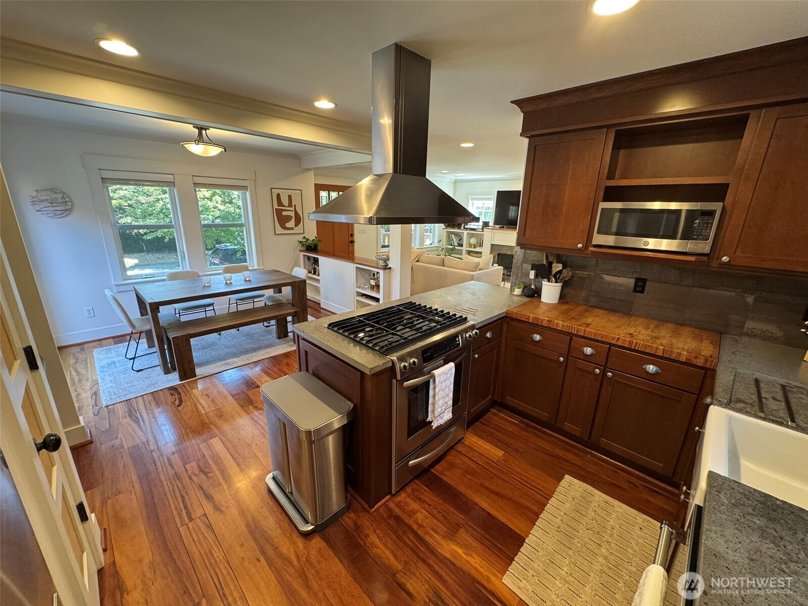 8023 Densmore Avenue Property Photo 6