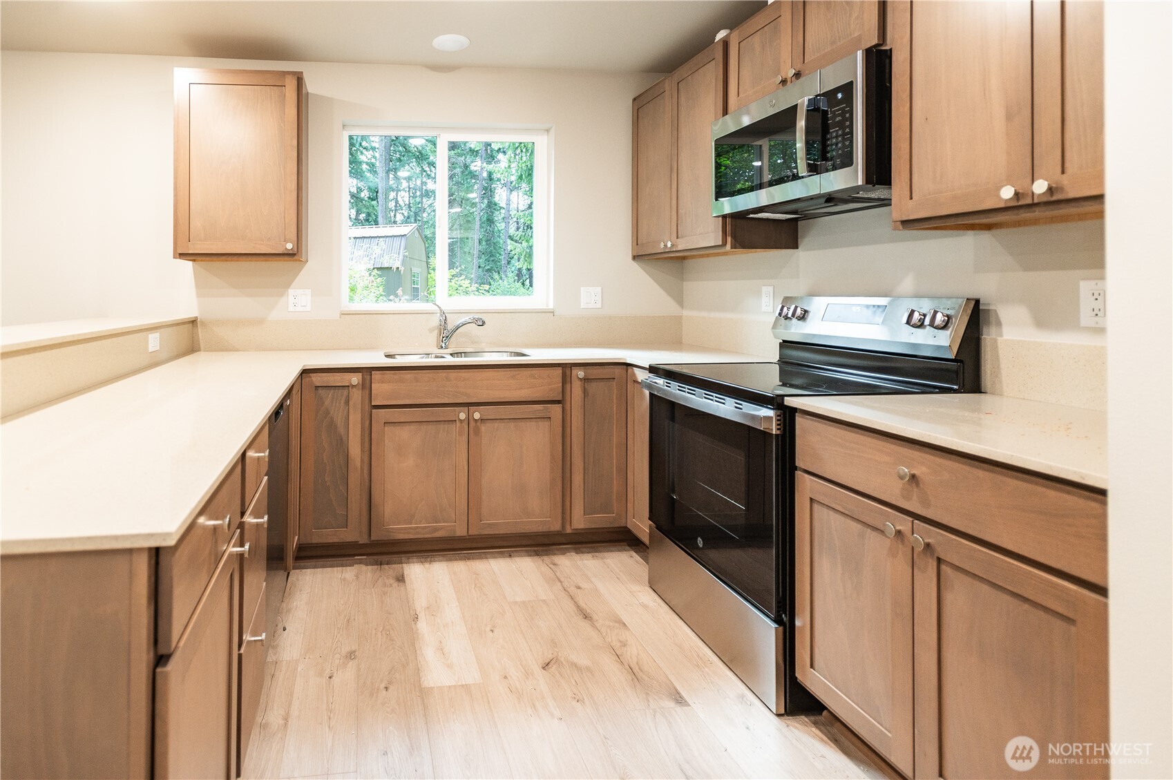 1131 Oakmont Drive Property Photo 15