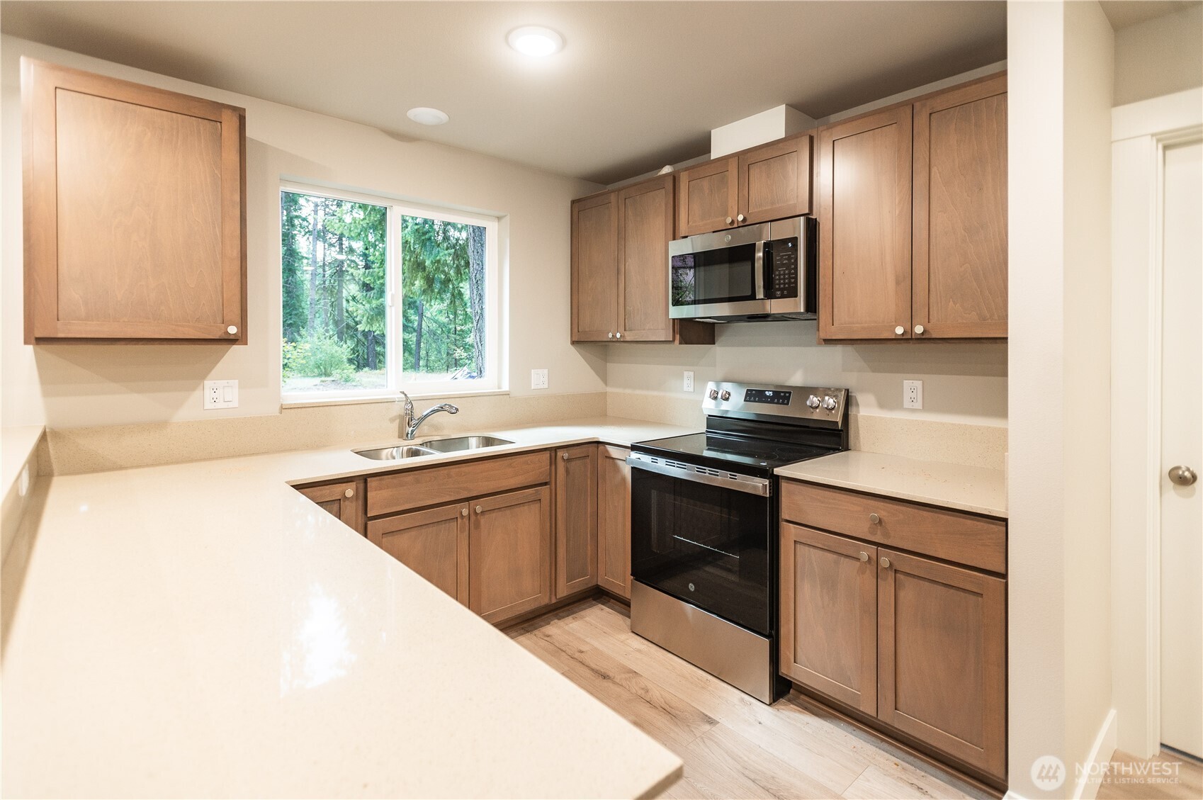 1131 Oakmont Drive Property Photo 16