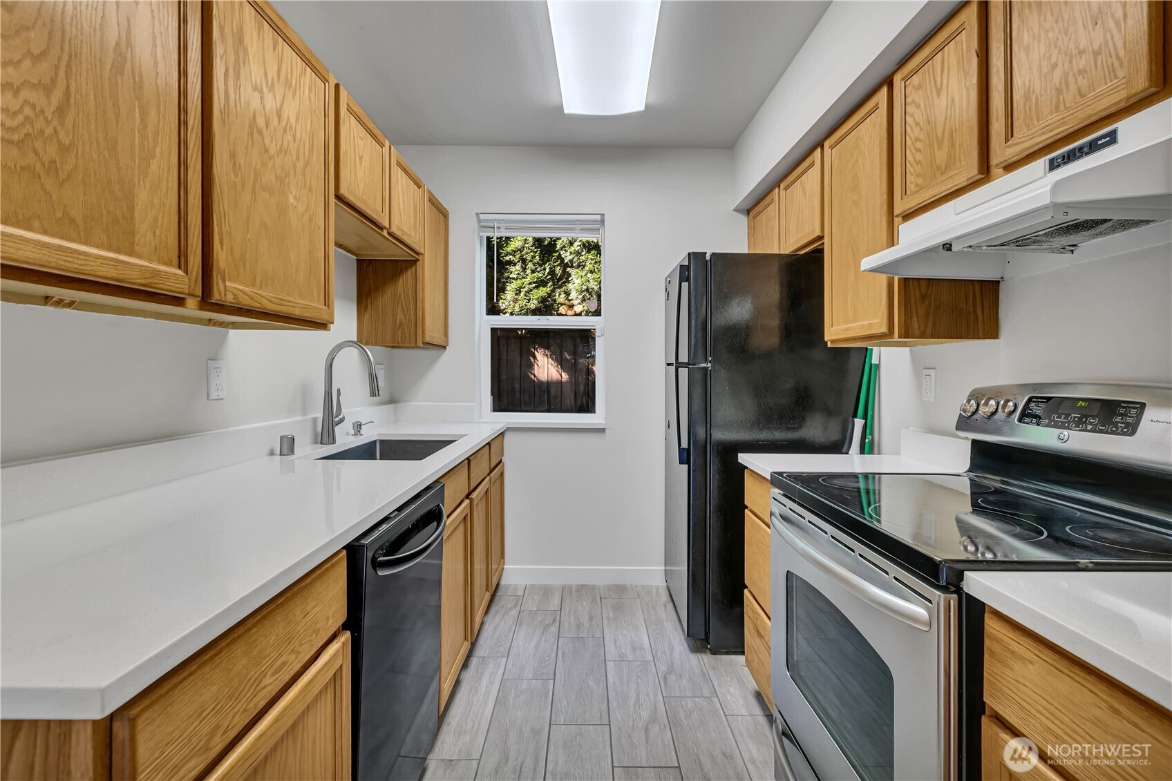 1939 I Street C Property Photo 8
