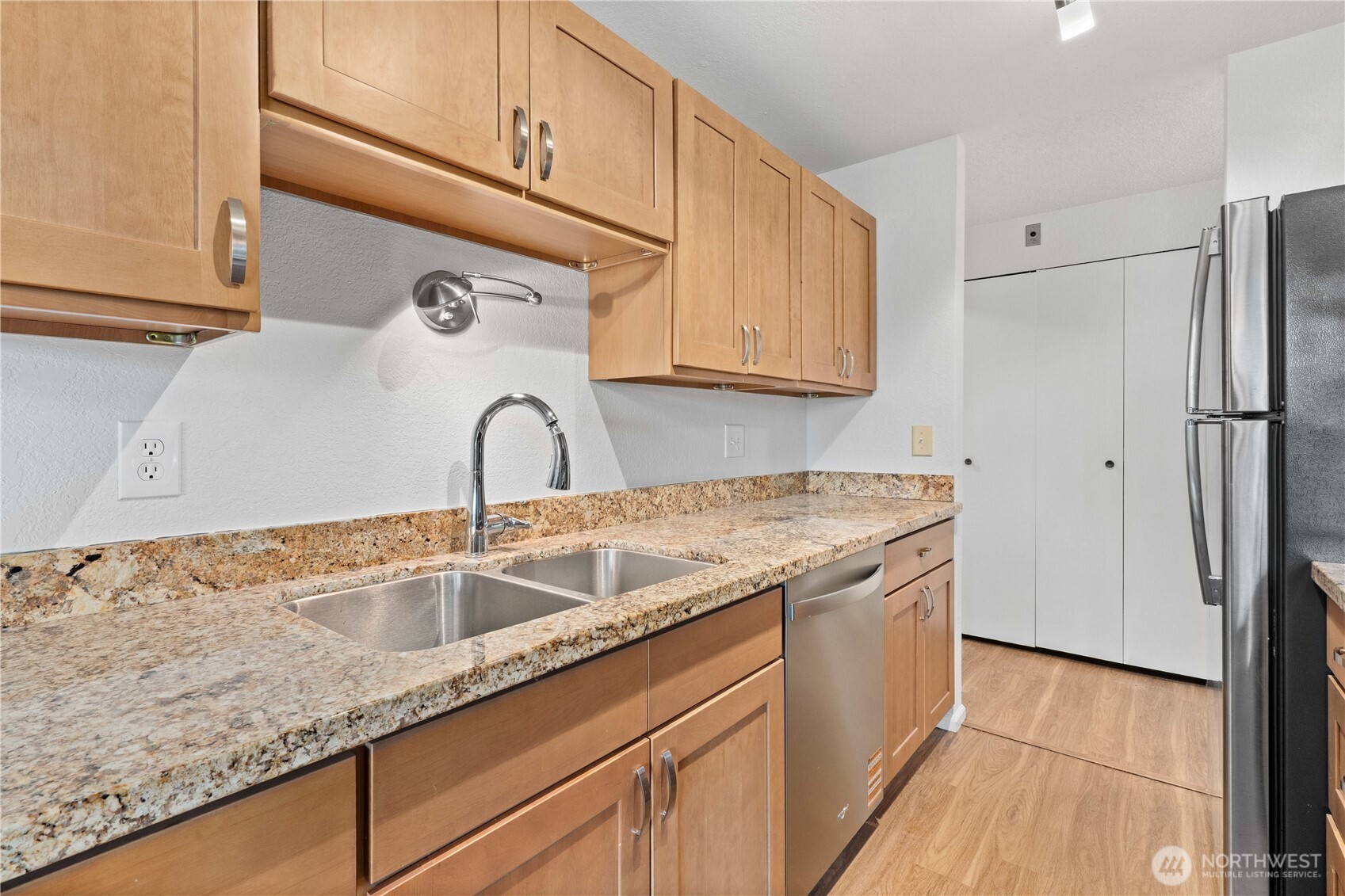 9255 Greenwood Avenue 34 Property Photo 12