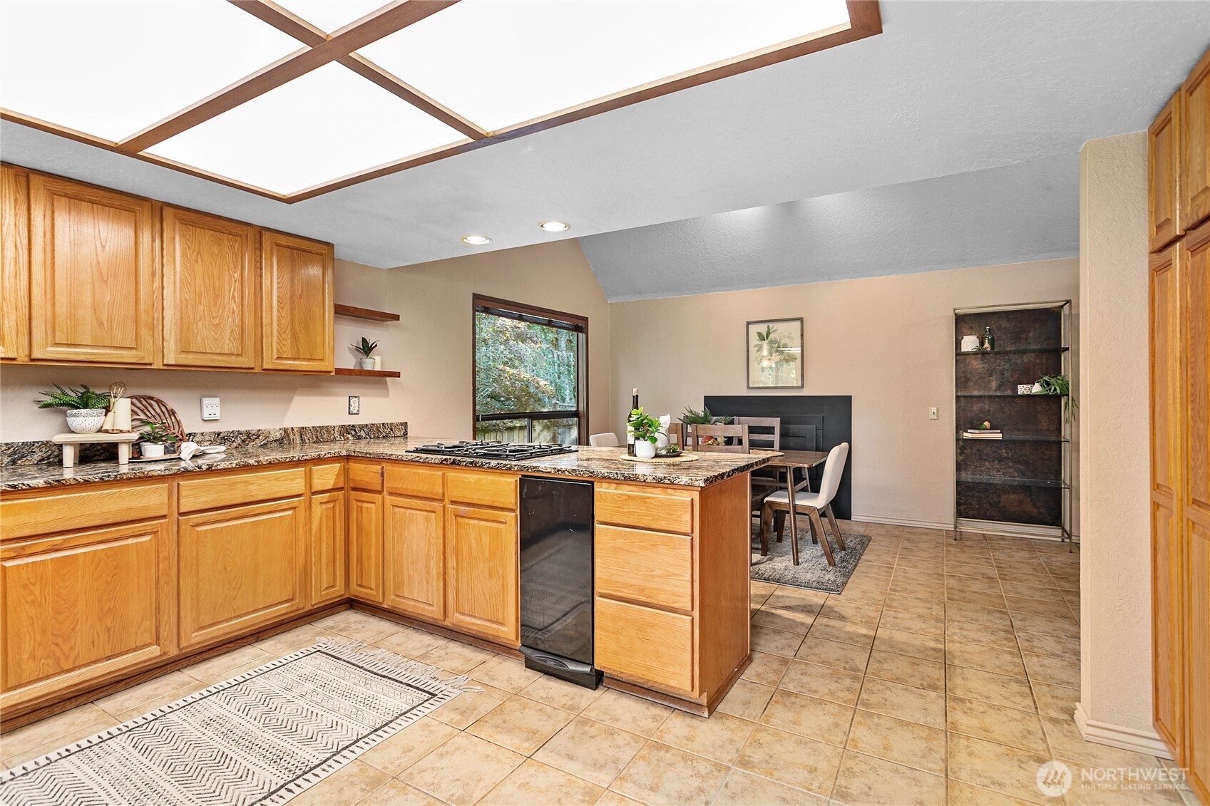 2303 Birch Street Property Photo 10